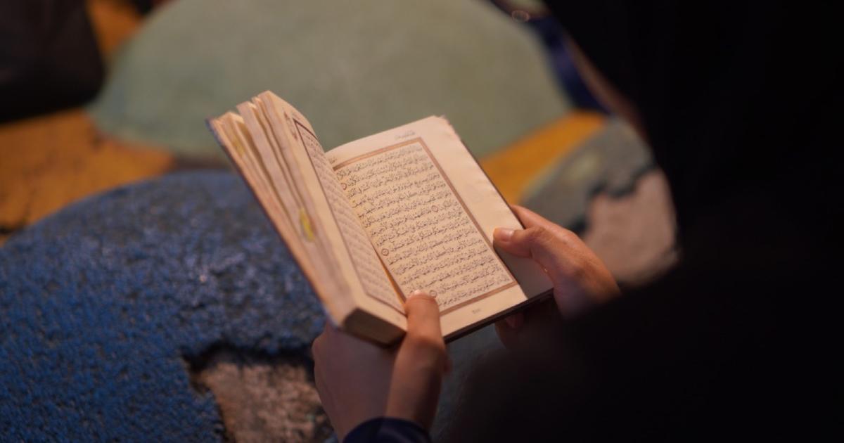 Ayat-Ayat Senja: Menunggu Berbuka dengan Al-Qur’an