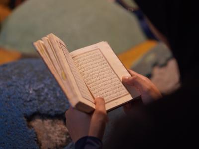 Ayat-Ayat Senja: Menunggu Berbuka dengan Al-Qur’an